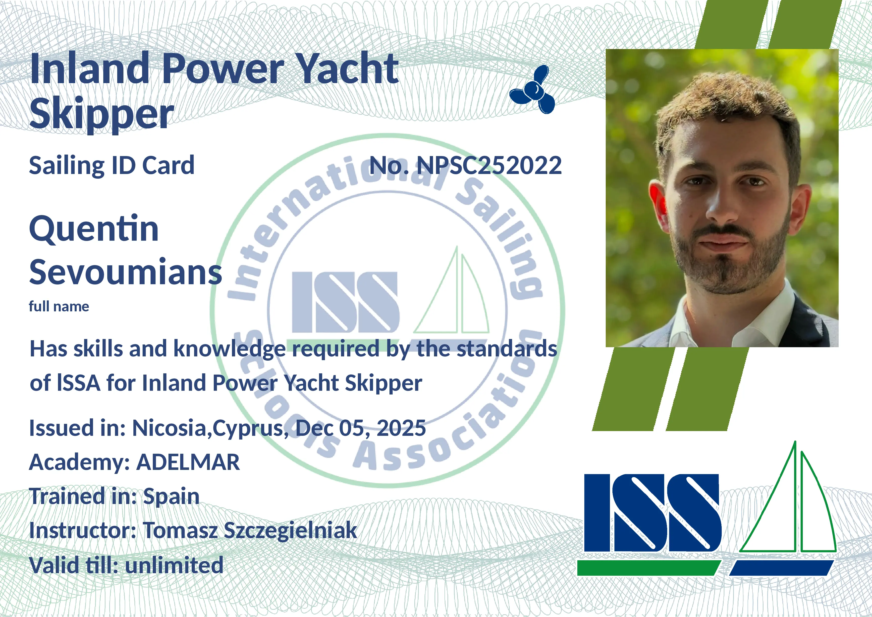 Quentin recibiendo su licencia