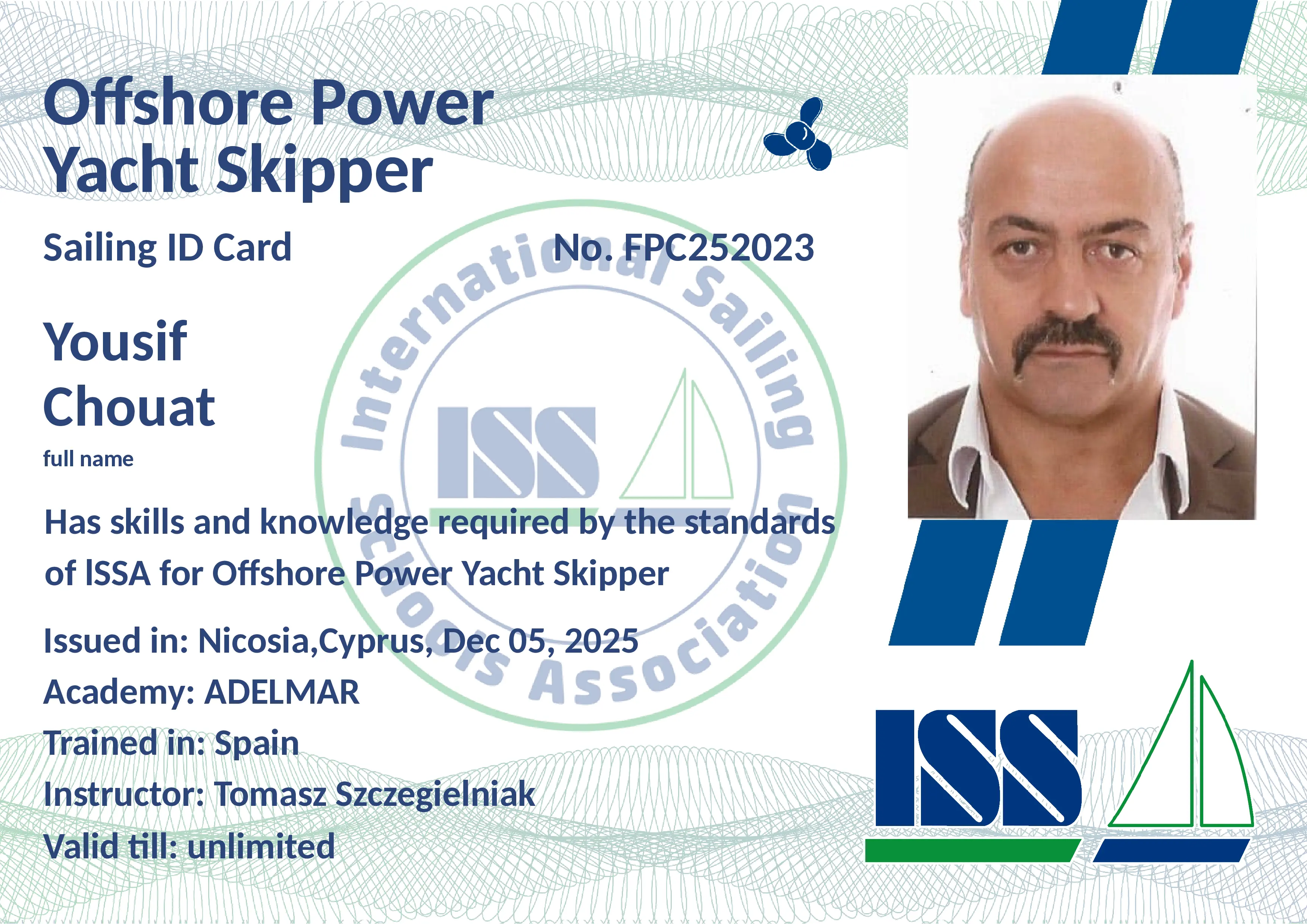 Yousef recibiendo su licencia